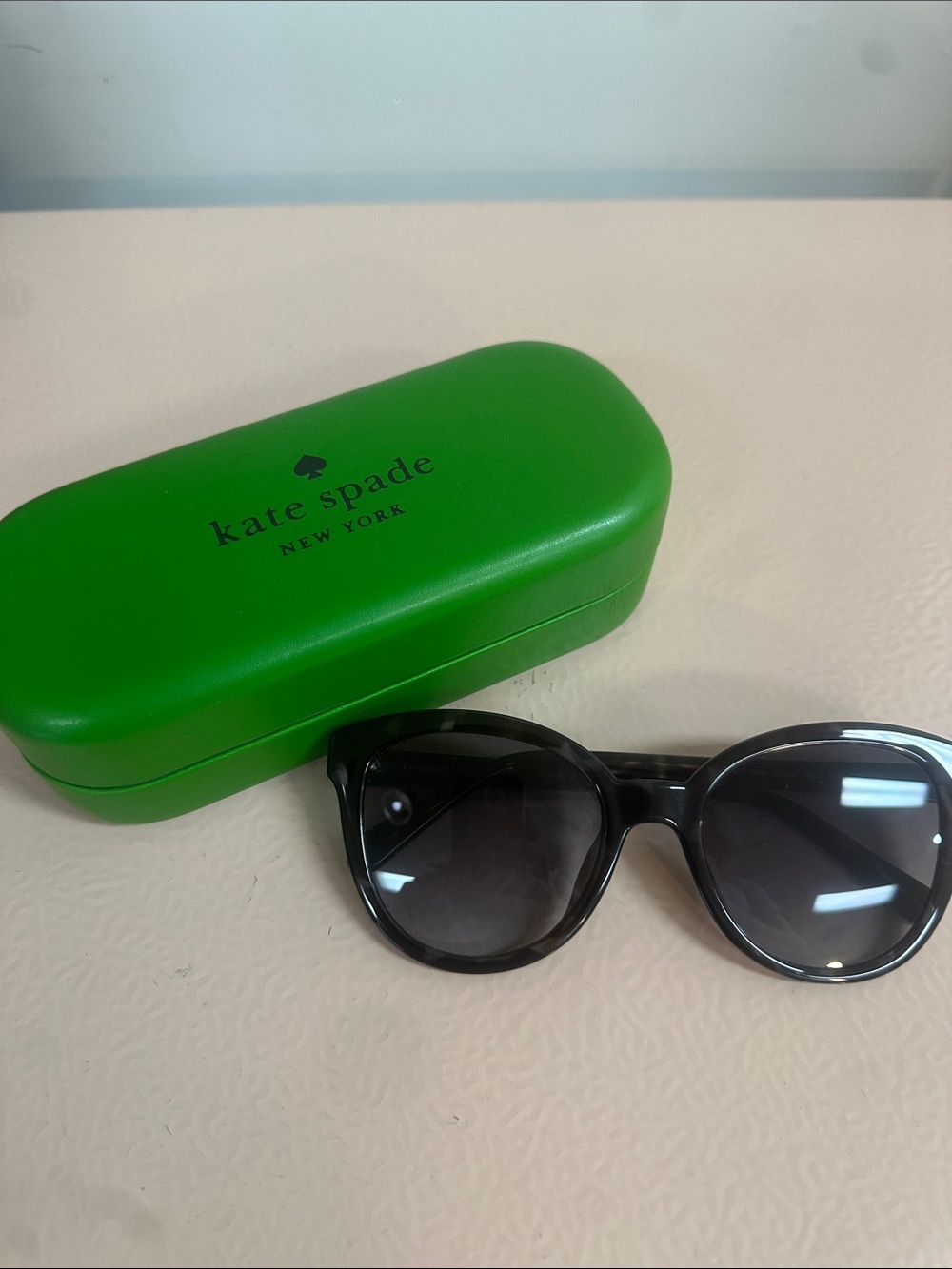 kate spade Black tortious Sunglasses with Green Case